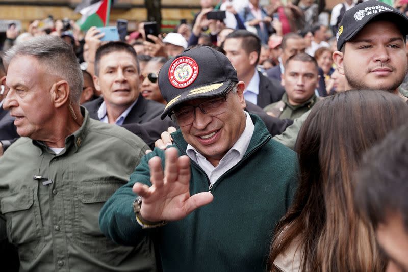 Seguidores del presidente Petro de Colombia marchan en apoyo de las reformas propuestas por su Gobierno, en Bogotá