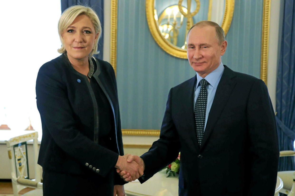 Marine Le Pen et Vladimir Poutine, lors d'une rencontre au Kremlin, le 24 mars 2017.  - Credit:Mikhail Klimentyev - AP - Sipa