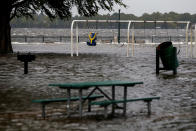 <p>Im Union Point Park Complex von New Bern im US-Bundesstaat North Carolina hat der Hurrikan „Florence“ bereits für eine Überschwemmung gesorgt. (Bild: Reuters/Eduardo Munoz) </p>