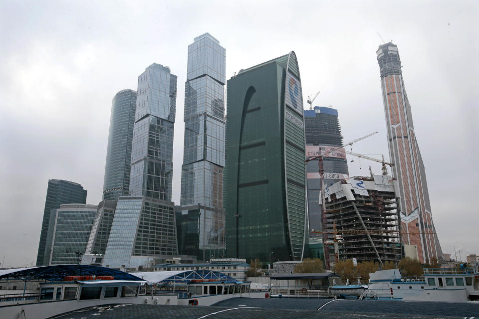 The Moscow City complex with the Mercury City tower, right, is being constructed in Moscow, Russia, Thursday, Nov. 1, 2012. Moscow is reclaiming bragging rights for having Europe’s tallest building after losing the distinction for a few months to London. The mixed office and residential tower called Mercury City has topped out at 338 meters (1,109 feet), officials of its development company said Thursday. (AP photo / Mikhail Metzel)