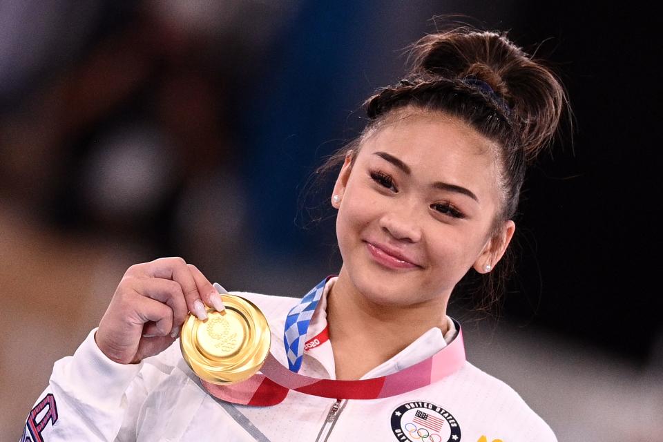 USA's Sunisa Lee poses with her gold medal during the podium ceremony of the artistic gymnastics women's all-around final during the Tokyo 2020 Olympic Games at the Ariake Gymnastics Centre in Tokyo on July 29, 2021. / AFP / Martin BUREAU