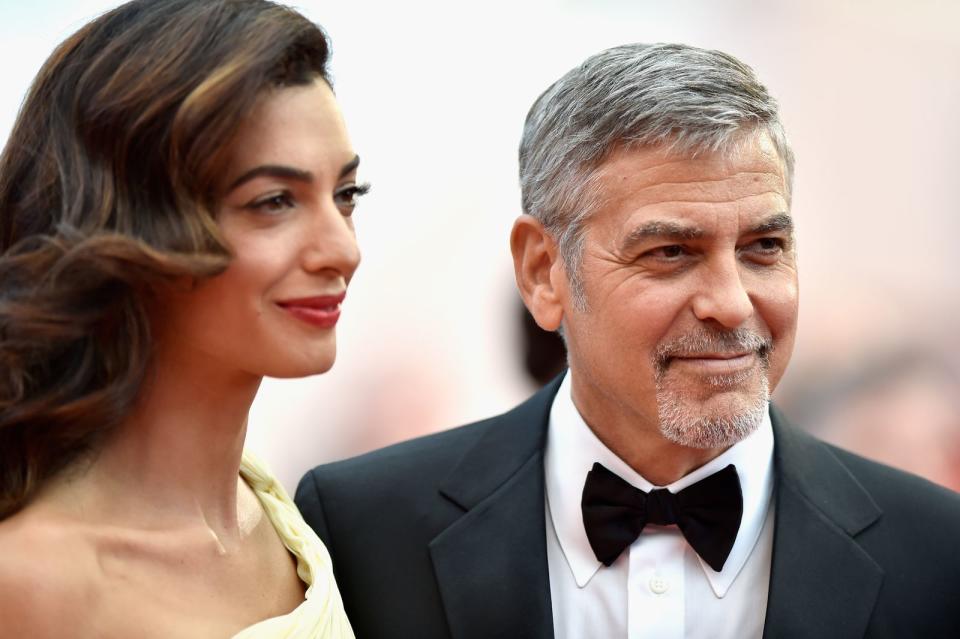 Kurz nach seiner Hochzeit mit Amal Alamuddin ging George Clooney auf Shoppingtour und kaufte im englischen Örtchen Sonning ein Anwesen, gelegen auf einer Privatinsel mitten in der Themse. "Die Clooneys sind uns herzlich willkommen", freuten sich die Dorfbewohner damals im "Telegraph". (Bild: Pascal Le Segretain/Getty Images)