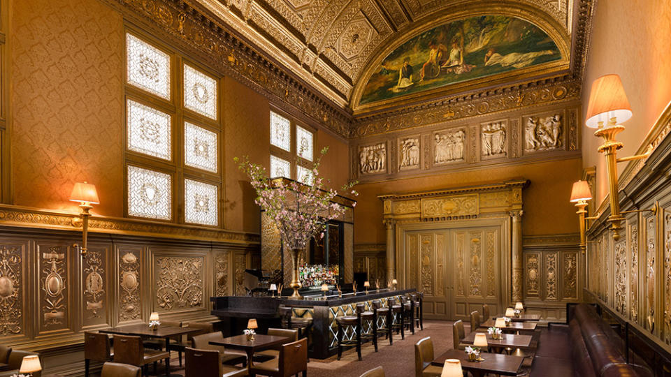 An opulent bar to match the opulent drinks - Credit: Lotte New York Palace