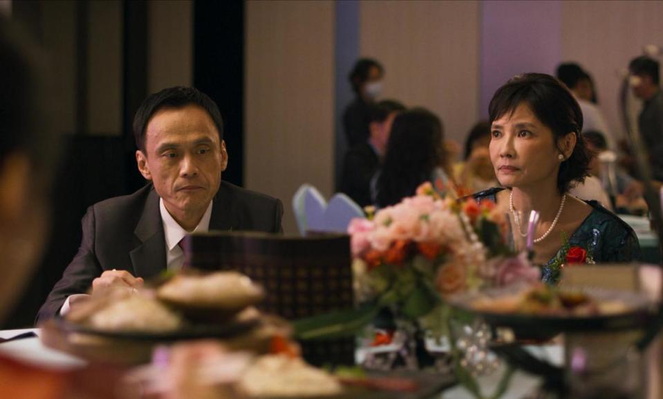 電影 《修行》 深刻探討婚姻本質 ，陳以文（左）、陳湘琪（右）飾演的夫妻關係陷入冰點，黃柔閩飾演的小三角色是關鍵人物。（好威映象提供）