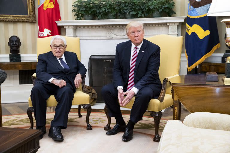 Kissinger en el Salón Oval con Trump, en 2017