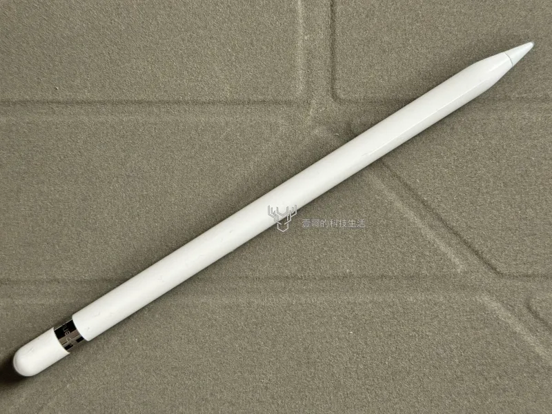 <cite>Apple Pencil（USB-C）定位為輕量版 Apple Pencil。（圖／壹哥的科技生活提供）</cite>