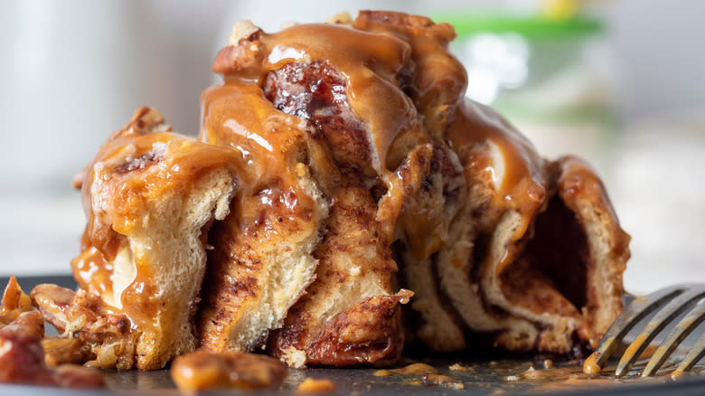cinnamon roll with candied nuts
