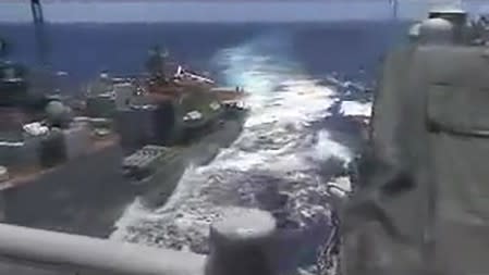 Russian naval destroyer Udaloy makes a maneuver against the USS Chancellorsville