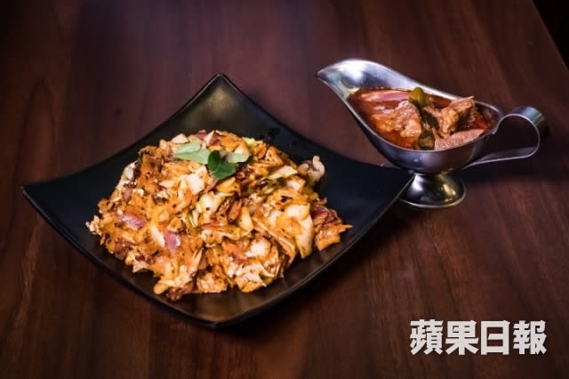 Serendib招牌菜之一：炒薄餅 Kottu Roti 配雞咖喱，午市$70，晚市$90，份量略有不同。