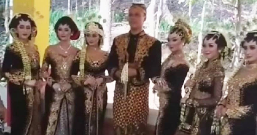 印尼網路流傳有富豪同時迎娶8位妻子。（圖／翻攝自IG）