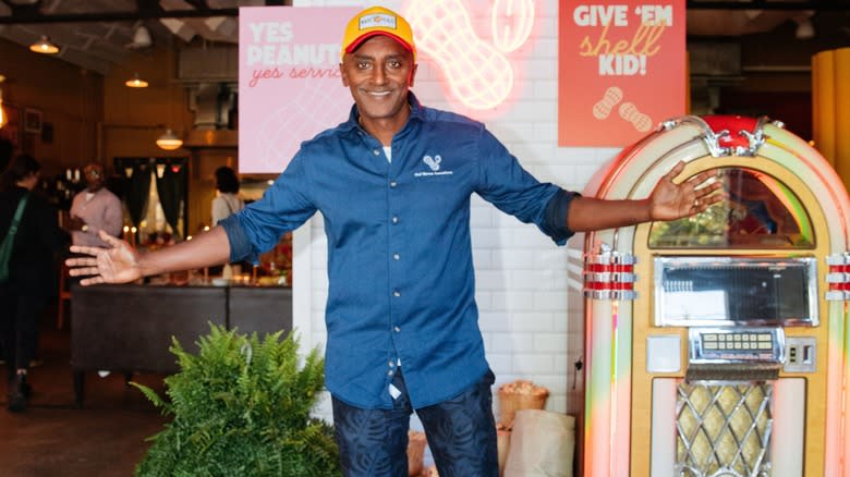 Marcus Samuelsson standing and spreading his arms