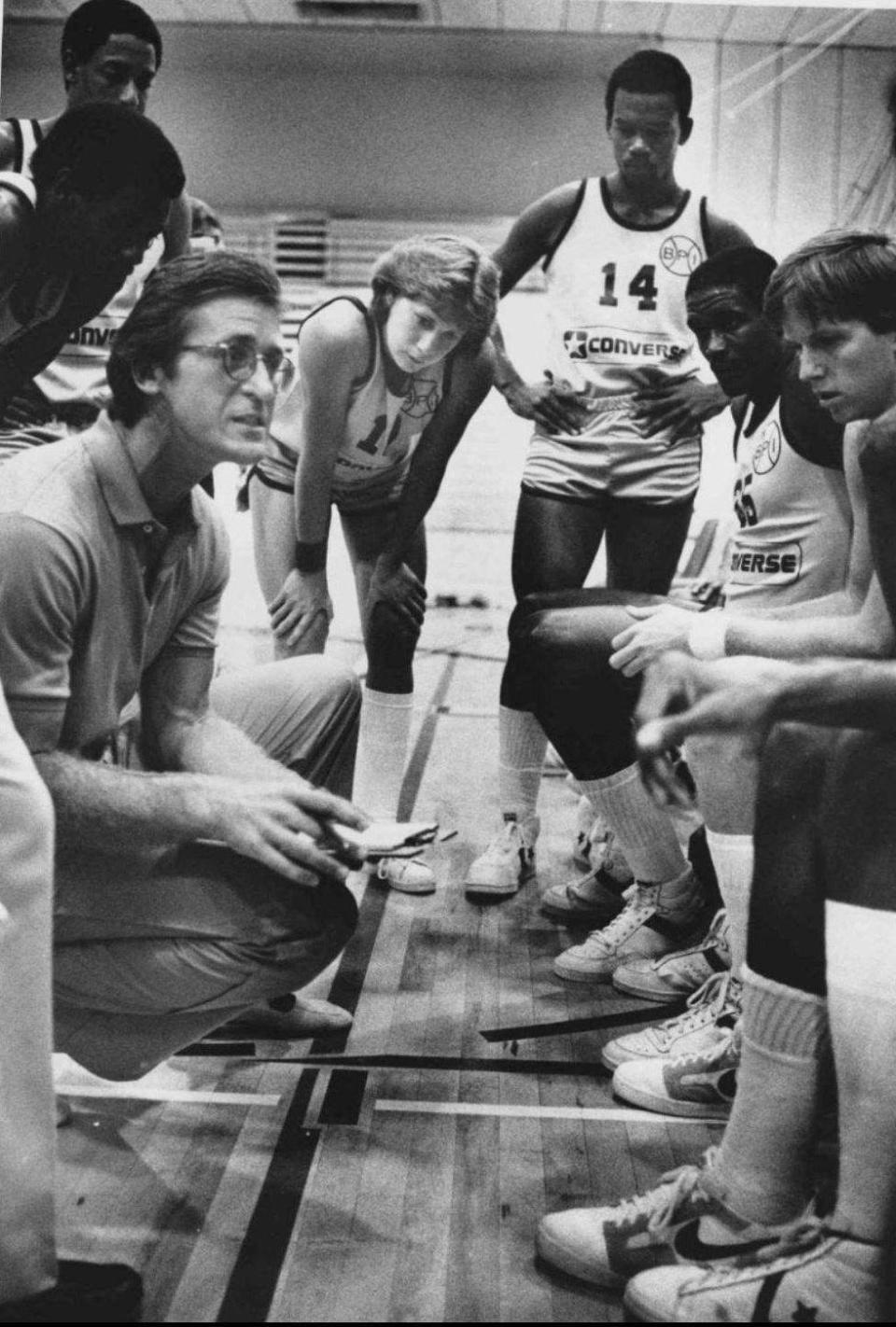 Nancy Lieberman with 1981 Los Angeles Lakers summer league team