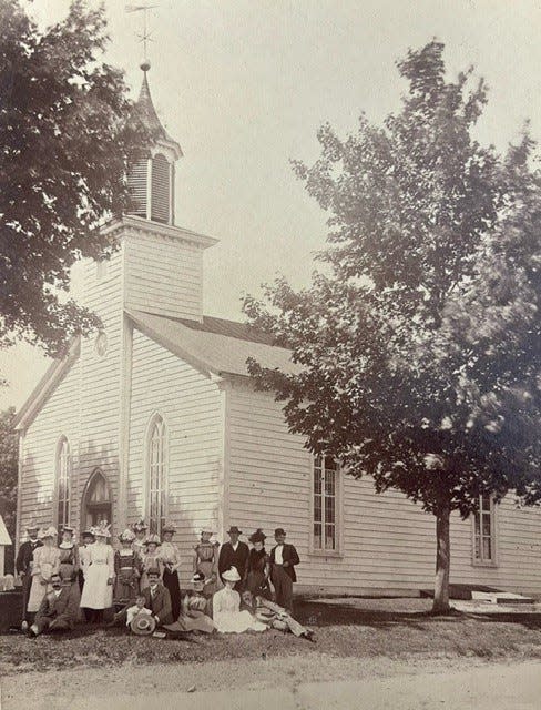 Members congregate in front of Ramapo Reformed Church in Mahwah circa 1910.