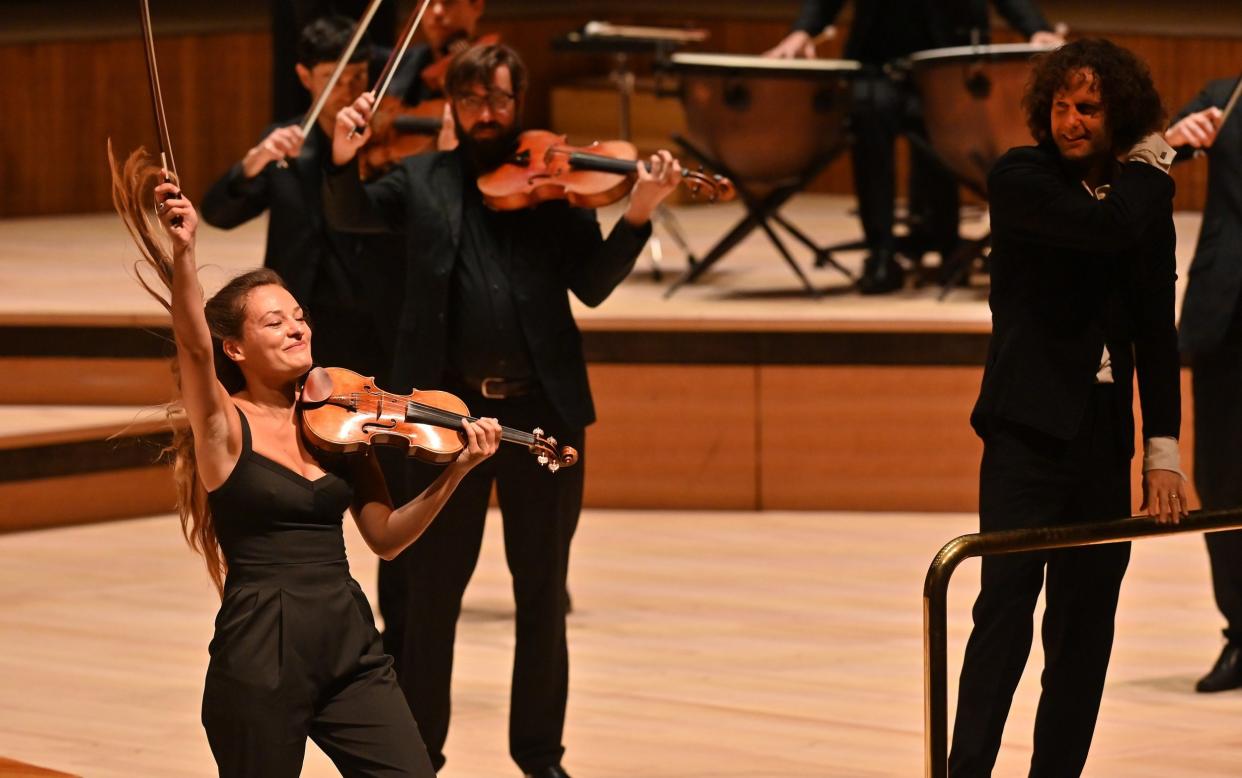 A thrilling nervous energy: Nicola Benedetti with the Aurora Orchestra - Mark Allan