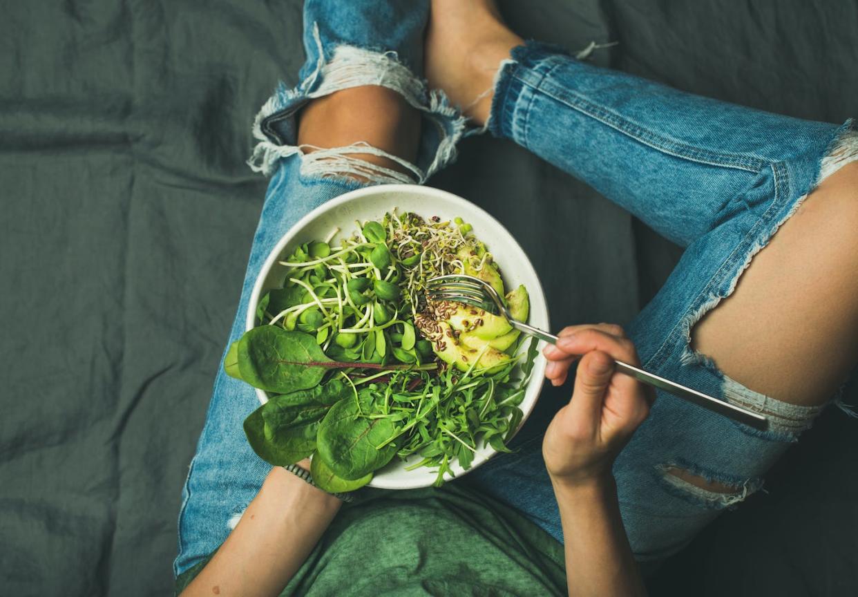 <a href="https://www.shutterstock.com/es/image-photo/green-vegan-breakfast-meal-bowl-spinach-653455195" rel="nofollow noopener" target="_blank" data-ylk="slk:Foxys Forest Manufacture/Shutterstock;elm:context_link;itc:0;sec:content-canvas" class="link ">Foxys Forest Manufacture/Shutterstock</a>