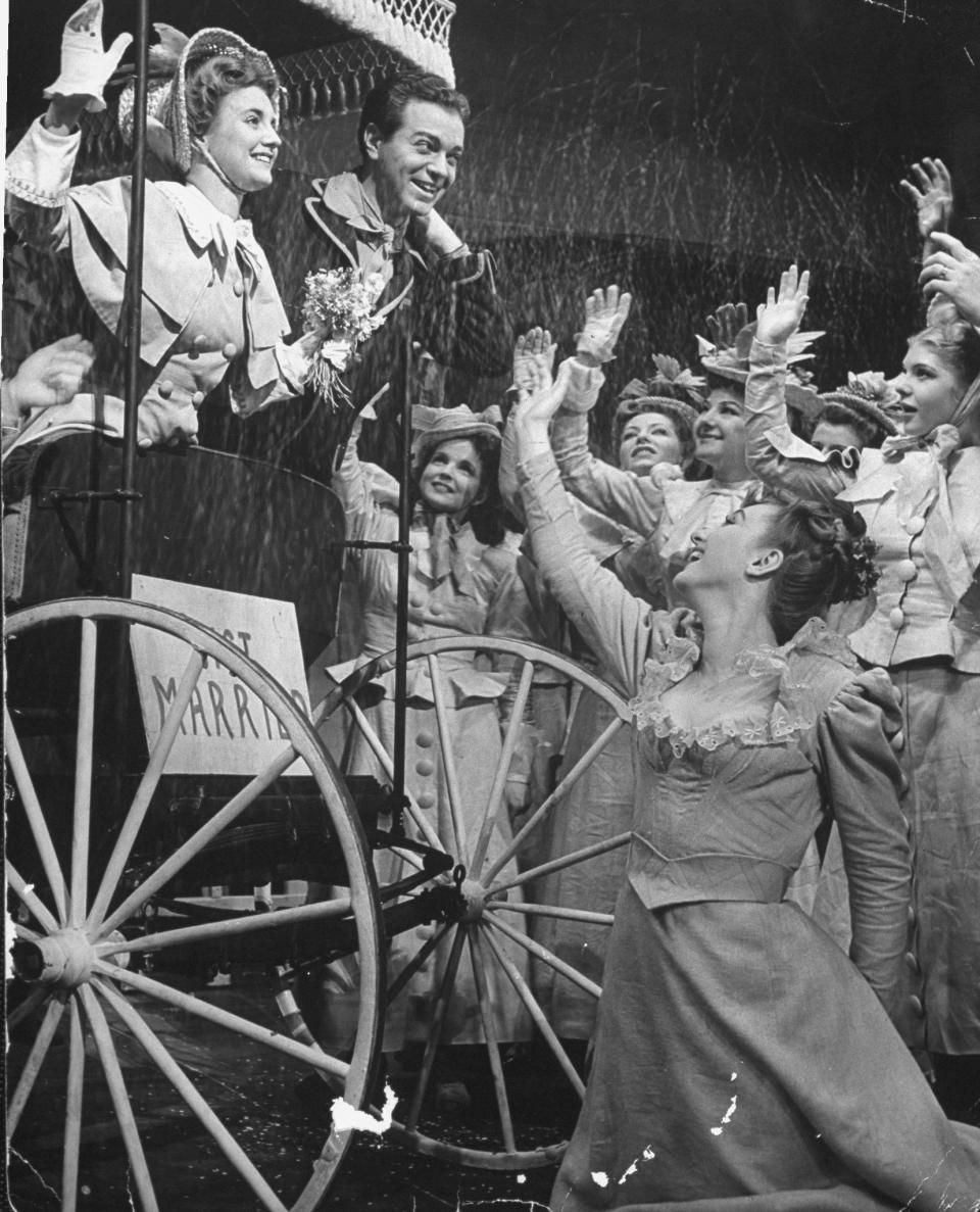 The original US production of Oklahoma! on Broadway - George Karger