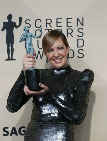 24th Screen Actors Guild Awards – Photo Room – Los Angeles, California, U.S., 21/01/2018 – Allison Janney poses backstage with her award for Outstanding Performance by a Female Actror in a Supporting Role for her role in "I, Tonya". REUTERS/Monica Almeida