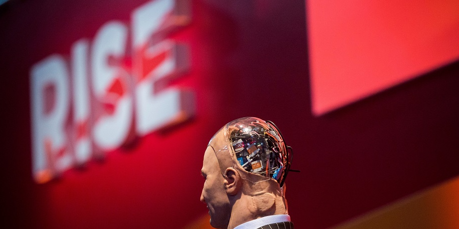 Laut Waddell & Associates könnte KI in Verbindung mit der Robotik eine Welle virtueller Arbeitskräfte auslösen. - Copyright: Getty Images/Isaac Lawrence