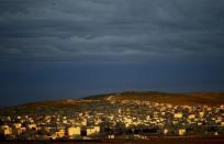 A general view of the Syrian town of Kobani is pictured from near the Mursitpinar border crossing, on the Turkish-Syrian border in the southeastern town of Suruc, October 19, 2014. REUTERS/Kai Pfaffenbach