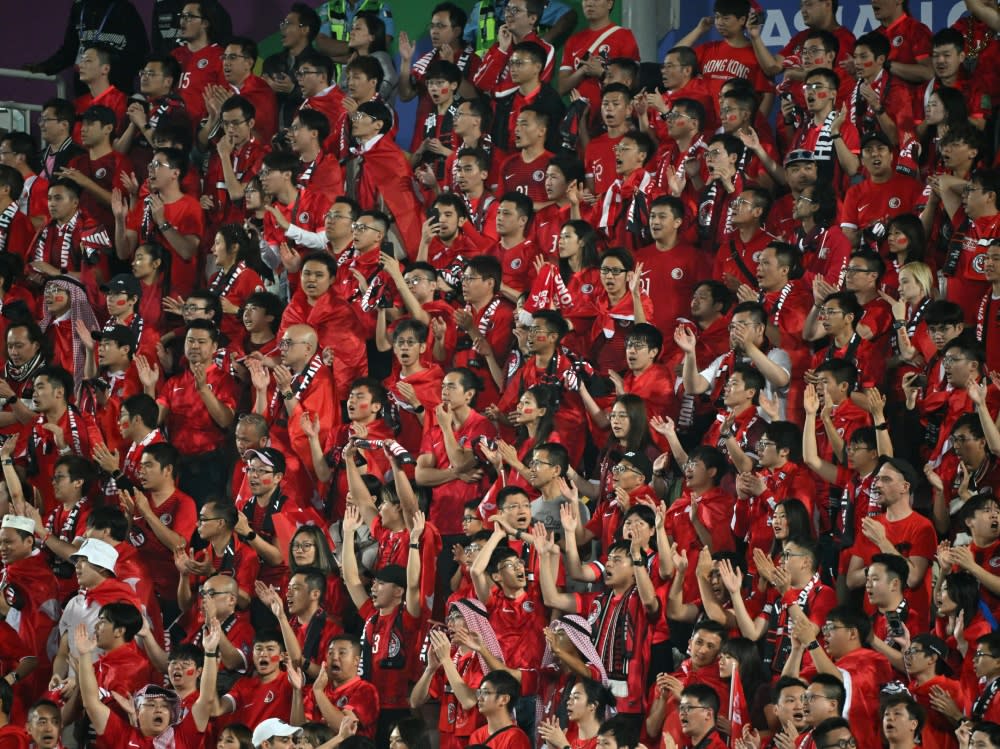 Fußballfans aus Hongkong (HECTOR RETAMAL)