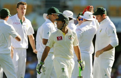 Australian batsman Ricky Ponting (C) looks back as he leaves the field after being dismissed for no runs by South African bowler Morne Morkel (2nd-L). Senior batsman Ponting lasted just five balls before he edged Morkel to the safe hands of Kallis for a duck to leave the home side wobbling at 40 for three