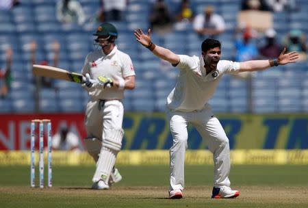 Cricket - India v Australia - First Test cricket match - Maharashtra Cricket Association Stadium, Pune, India - 23/02/17. India's Umesh Yadav unsuccessfully appeals for the wicket of Australia's captain Steven Smith. REUTERS/Danish Siddiqui