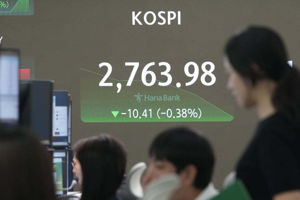 Currency traders watch monitors near the screen showing the Korea Composite Stock Price Index (KOSPI) at the foreign exchange dealing room of the KEB Hana Bank headquarters in Seoul, South Korea, Wednesday, June 26, 2024. (AP Photo/Ahn Young-joon)