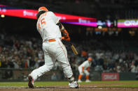 San Francisco Giants' Brandon Crawford hits a two-run home run against the Arizona Diamondbacks during the ninth inning of a baseball game in San Francisco, Tuesday, Aug. 16, 2022. The Giants won 2-1. (AP Photo/Godofredo A. Vásquez)