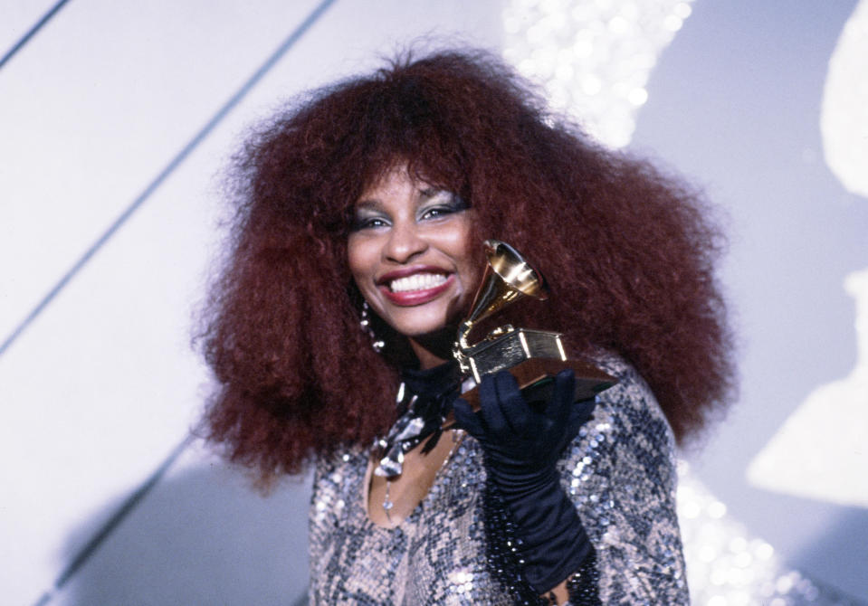 Chaka Khan holding her Grammy