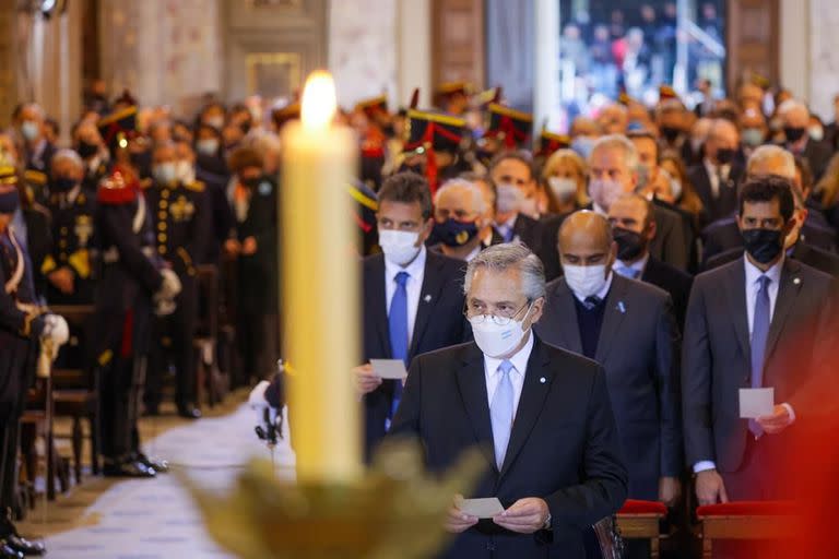 Alberto Fernández durante el Te Deum del 25 de Mayo en la Catedral Metropolitana