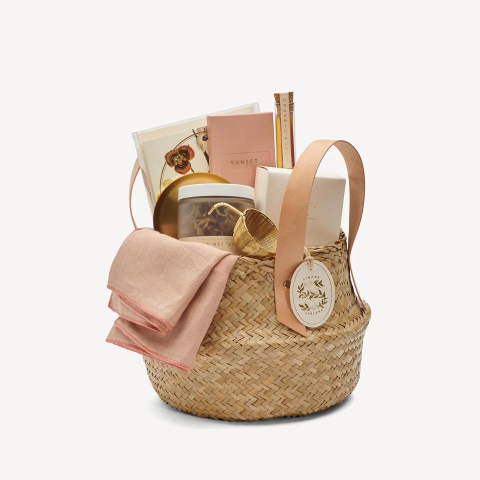 The Best Mother's Day Gift Baskets 2024: Harry & David, Amazon, Floom