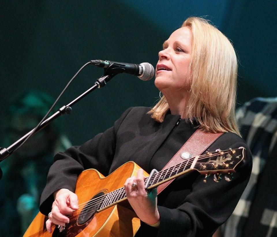 Mary Chapin Carpenter will appear at the Riffe Center on July 21.