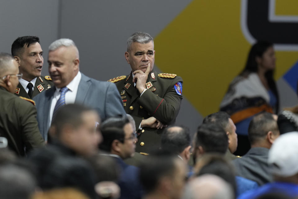 El ministro de Defensa Padrino López asiste a la ceremonia de certificación del presidente venezolano Nicolás Maduro como ganador de las elecciones presidenciales en el Consejo Nacional Electoral (CNE) en Caracas, Venezuela, el lunes 29 de julio de 2024. (AP Foto/Matías Delacroix)