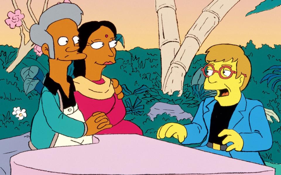 Er muss in Springfield notlanden, weil ein Kronleuchter in seinem Privatjet nicht funktionierte: Auch Elton John (Bild, rechts) ließ sich von den Simpsons bei seinem Gastauftritt in der Folge "Apu und Amor" auf die Schippe nehmen. Mehr noch: Der legendäre Songwriter spendierte der Folge eine neue Version seines Klassikers "Your Song". (Bild: 20th Century Fox Home Entertainment)