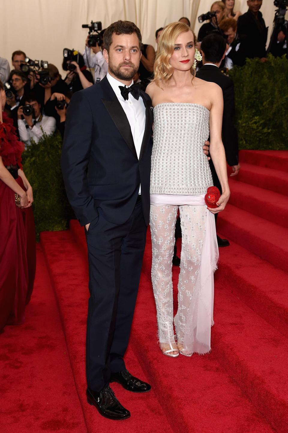 <h1 class="title">Joshua Jackson in Alexander McQueen and Diane Kruger in a Chanel Haute Couture dress and Giuseppe Zanotti shoes</h1><cite class="credit">Photo: Getty Images</cite>