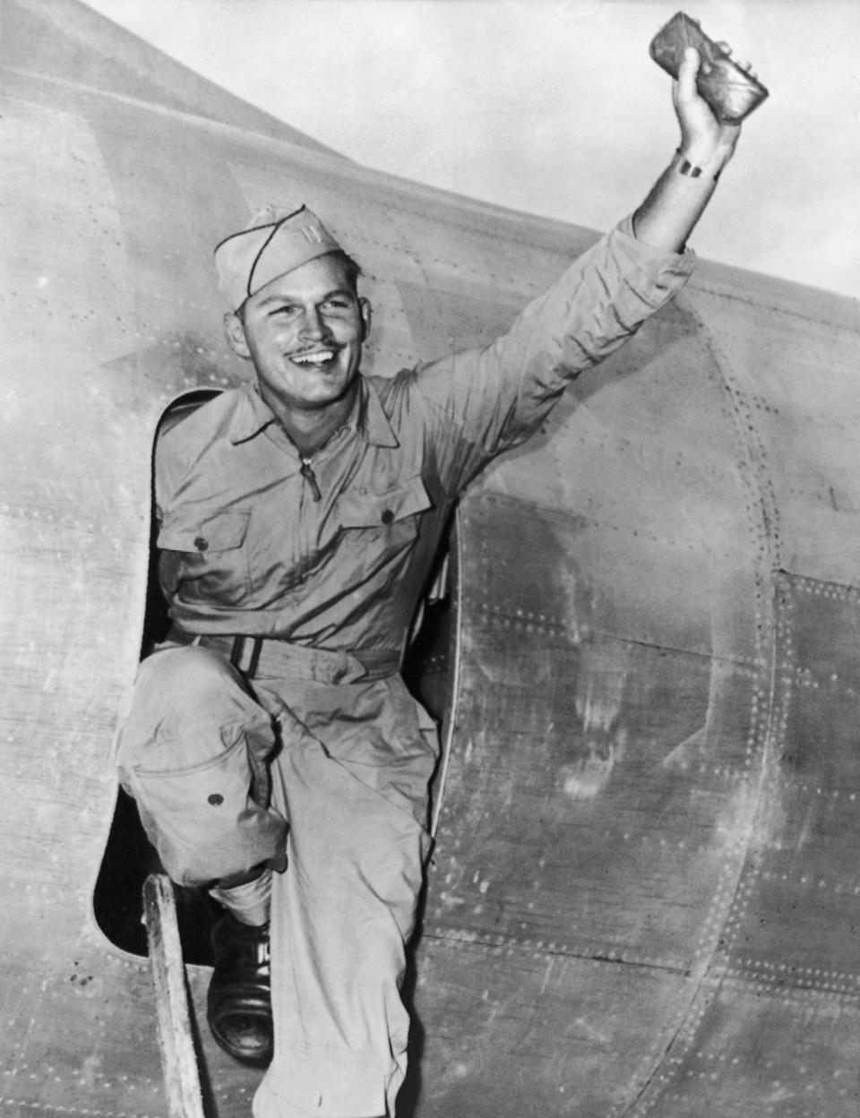 Lieutenant Colonel Kermit Beahan, who dropped an atomic Bomb in Nagasaki, is shown in Chicago Ill., on Sept. 19, 1945. (Photo: Keystone-France/Gamma-Keystone via Getty Images)