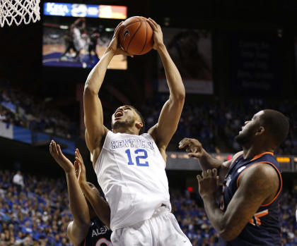 Kentucky's Karl-Anthony Towns goes up for a shot against Auburn. (USAT)