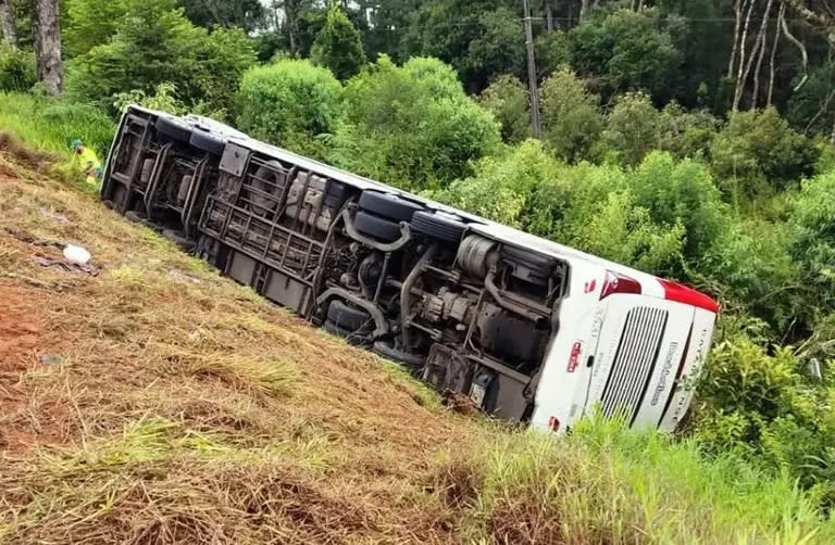 Así quedó el ómnibus en el que viajaban los cinco argentinos que fallecieron 