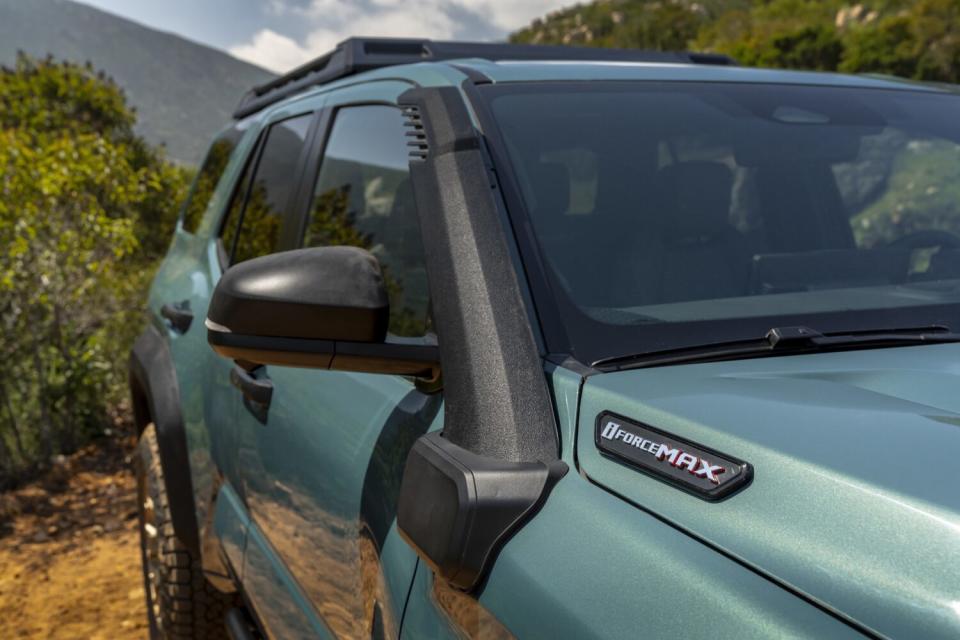 2025_Toyota_4Runner_Trailhunter_Everest_02-1500x1000.jpg