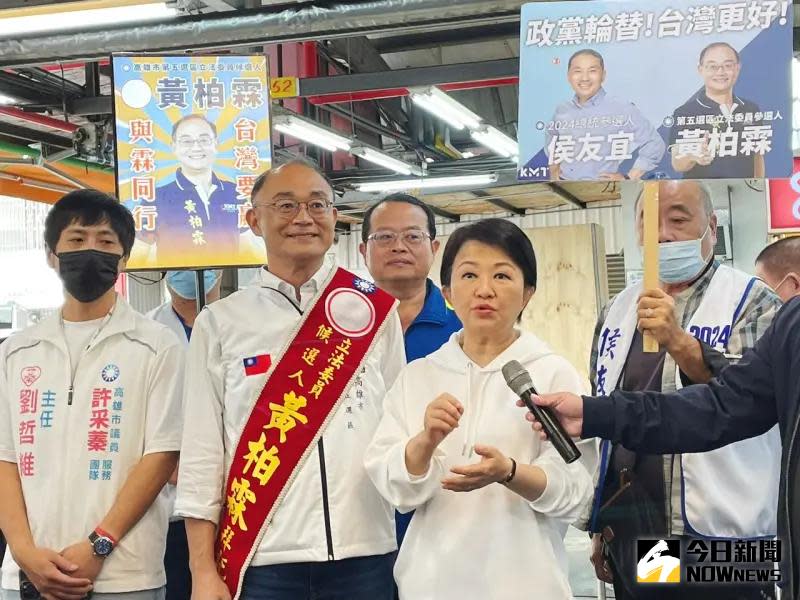 ▲台中市長盧秀燕首次到高雄掃市場助選，在天天新黃昏市場與黃柏霖合體掃街。（圖／記者陳美嘉攝，2023.12.16）