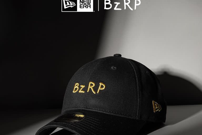 La gorra oficial de Bizarrap ya está a la venta 