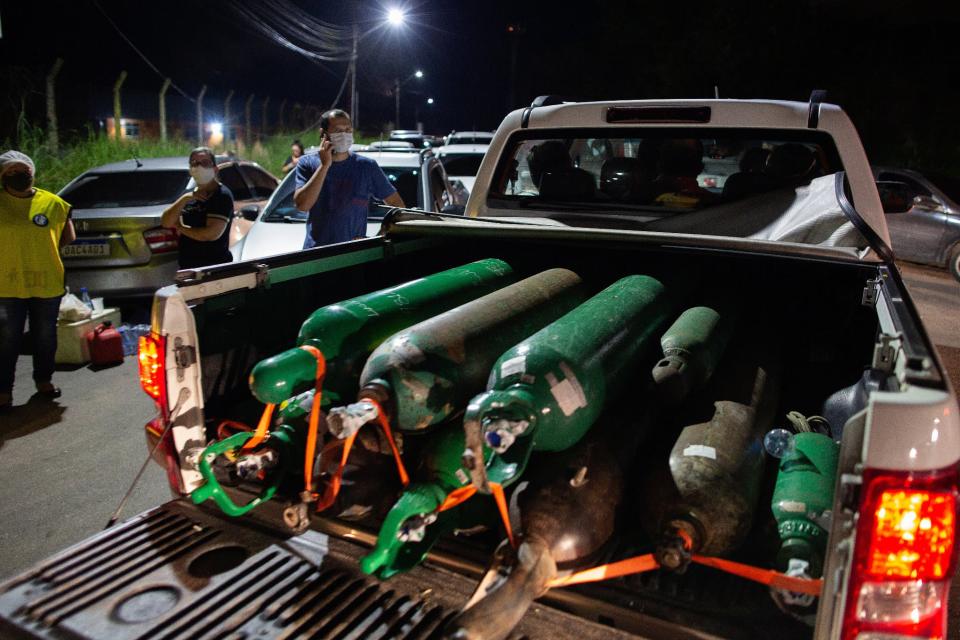 Bombonnes d'oxygène à Manaus.  - Michael Dantas