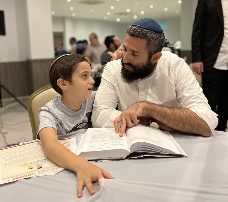 Berel Solomon chatting with his son Menachem