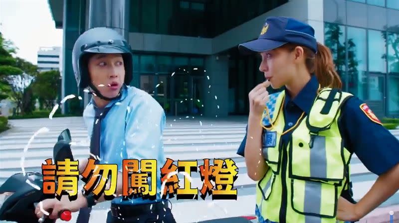 林襄化身女交警。（圖／翻攝自林襄臉書）