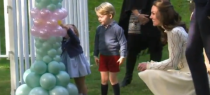 <p>Princess Charlotte and Prince George had a blast with balloons. [via <a rel="nofollow noopener" href="http://www.itv.com/news/2016-09-29/prince-george-and-princess-charlotte-enjoy-childrens-party-in-canada/" target="_blank" data-ylk="slk:ITV;elm:context_link;itc:0;sec:content-canvas" class="link ">ITV</a>]</p>