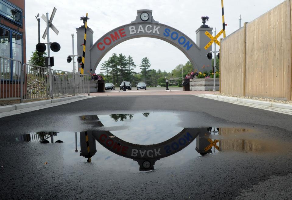 The exit sign at Edaville urges visitors to return to the park.