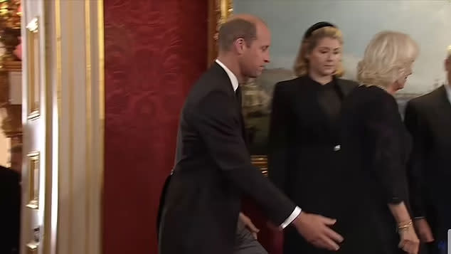 El príncipe Guillermo y la reina consorte Camilla