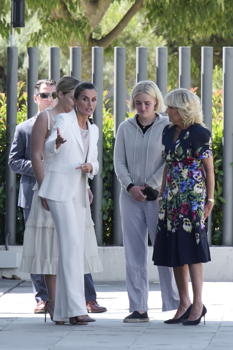 El look elegido por la nieta de Joe Biden para un acto con la reina Letizia impactó a todos