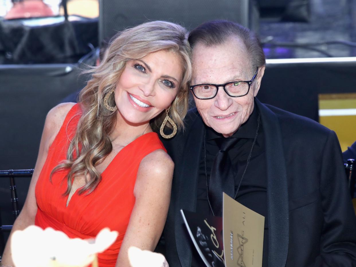 <p>La viuda de Larry King , Shawn King, ha compartido la causa de la muerte de su esposo, así como sus conmovedoras palabras finales</p> (Jonathan Leibson/Getty Images for Celebrity Fight Night)