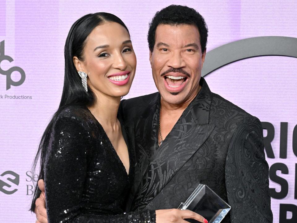 Lisa Parigi and Lionel Richie attend the 2022 American Music Awards at Microsoft Theater on November 20, 2022 in Los Angeles, California